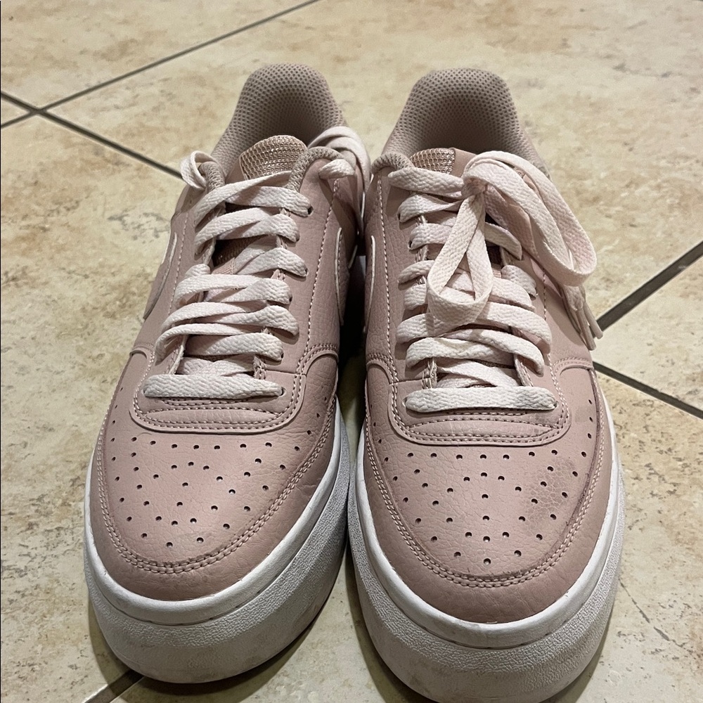 Nike Women's Pink Sneakers